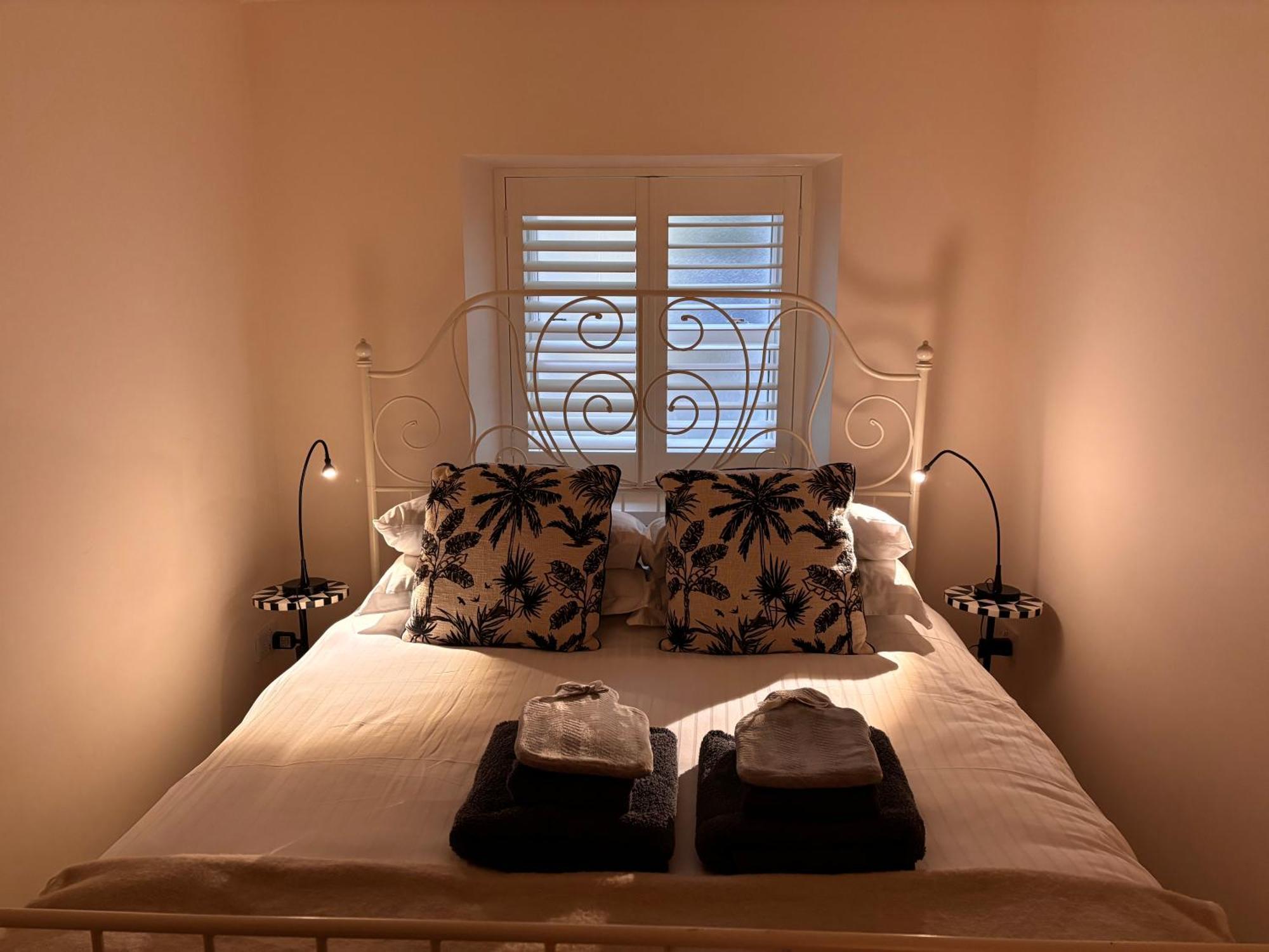 Luxurious 2 Bedroom Apartment With Sea View In Monkstown Blackrock  Exteriér fotografie