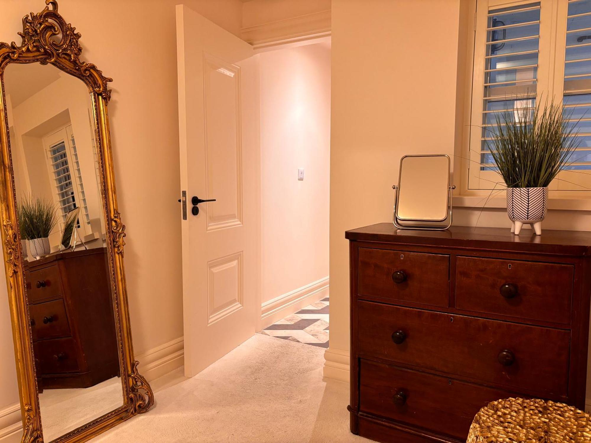 Luxurious 2 Bedroom Apartment With Sea View In Monkstown Blackrock  Exteriér fotografie